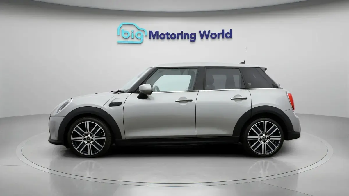 Used Mini Cooper Exclusive 136 HP (100 kW) 2023 Silver Hatchback