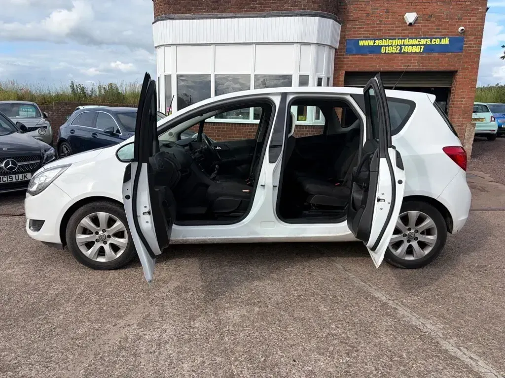 Used Vauxhall Meriva 2017 White MPV