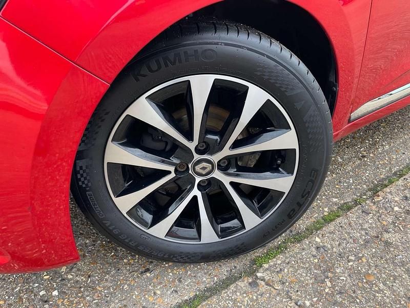 Used Renault Clio V Bose Edition 2021 Red Hatchback