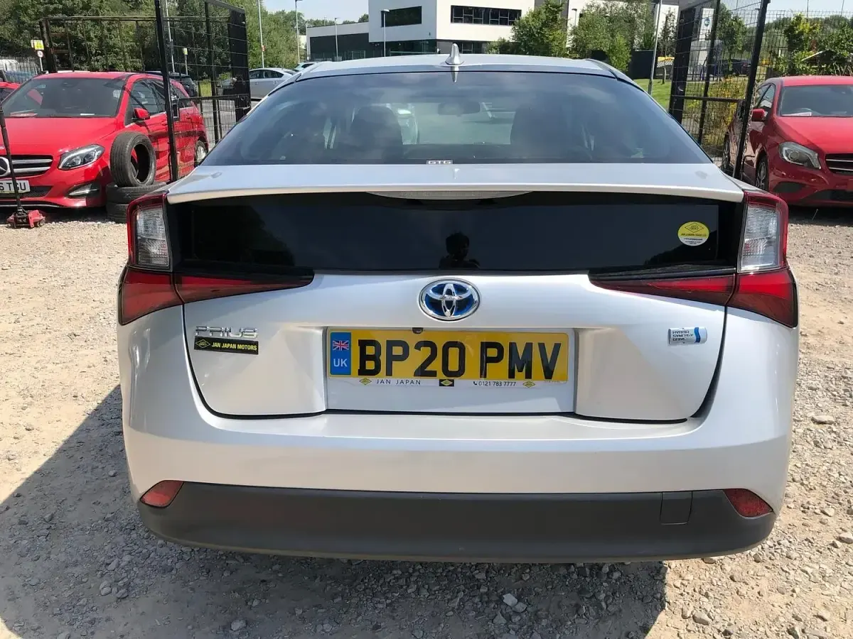 Used Toyota Prius 140 HP (102 kW) 2026 Silver Hatchback