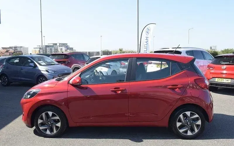 Used Hyundai i10 Advanced 79 HP (58 kW) 2024 Red Hatchback