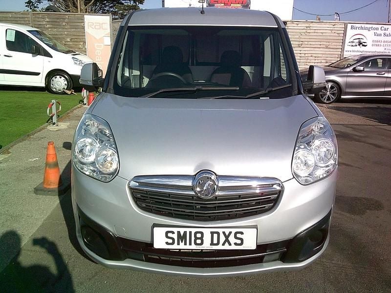 Second-hand Vauxhall Combo Sportive 2018 Argintiu Monovolum