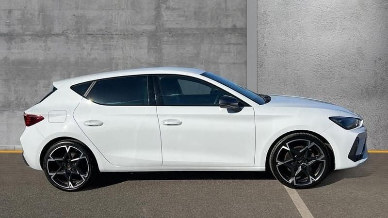 Used Cupra Leon 150 HP (110 kW) 2025 Glacial white Hatchback