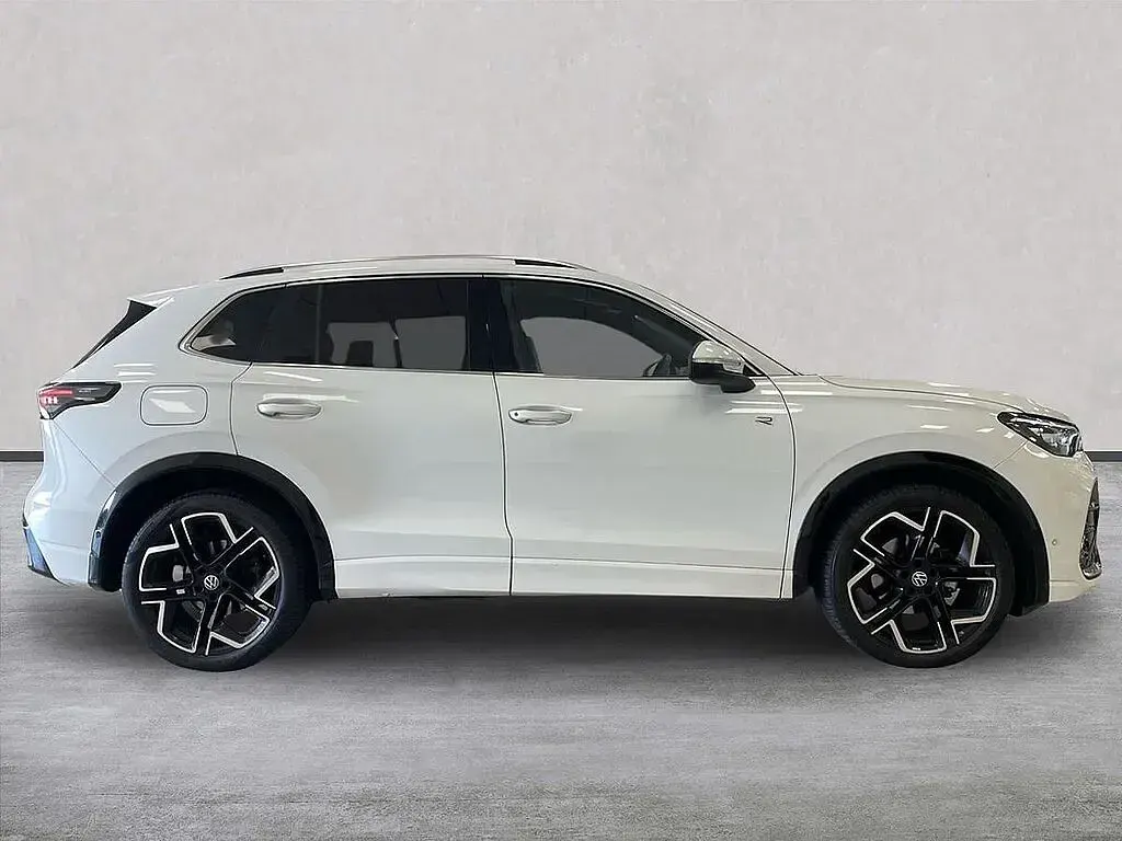 Used VW Tiguan R-line 150 HP (110 kW) 2025 White SUV