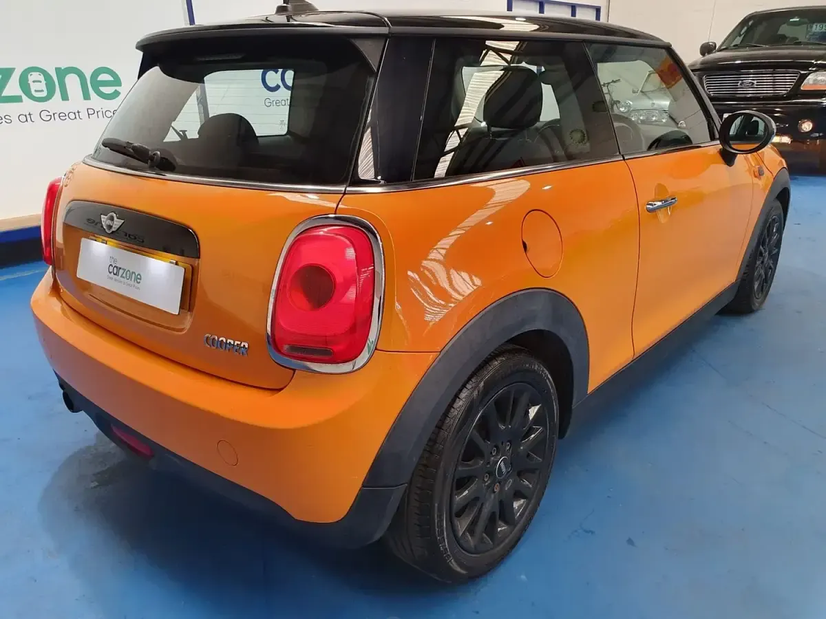 Używany Mini Cooper Hatch 2016 Pomarańczowy Hatchback