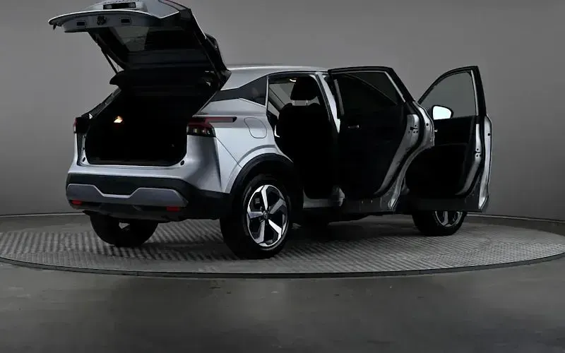 Used Nissan Qashqai N-Connecta 140 HP (102 kW) 2023 Silver SUV