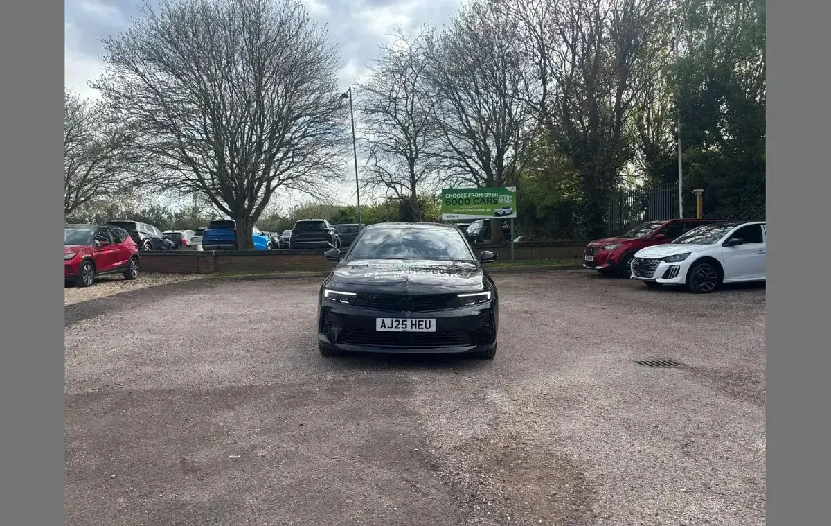 Used Vauxhall Astra Ultimate 131 HP (96 kW) 2025 Black Hatchback