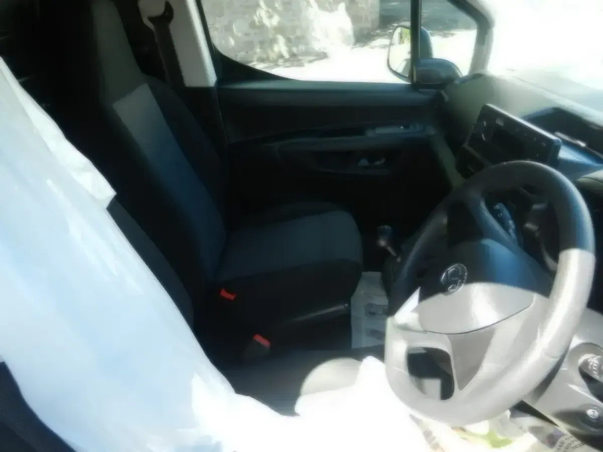 Used Vauxhall Combo Edition 100 HP (73 kW) 2020 White MPV