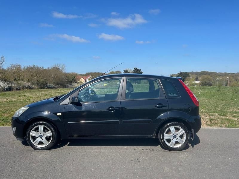 Black Used 2008 Ford Fiesta Zetec Hatchback | £1,850 (Fair price) - Image 1/4