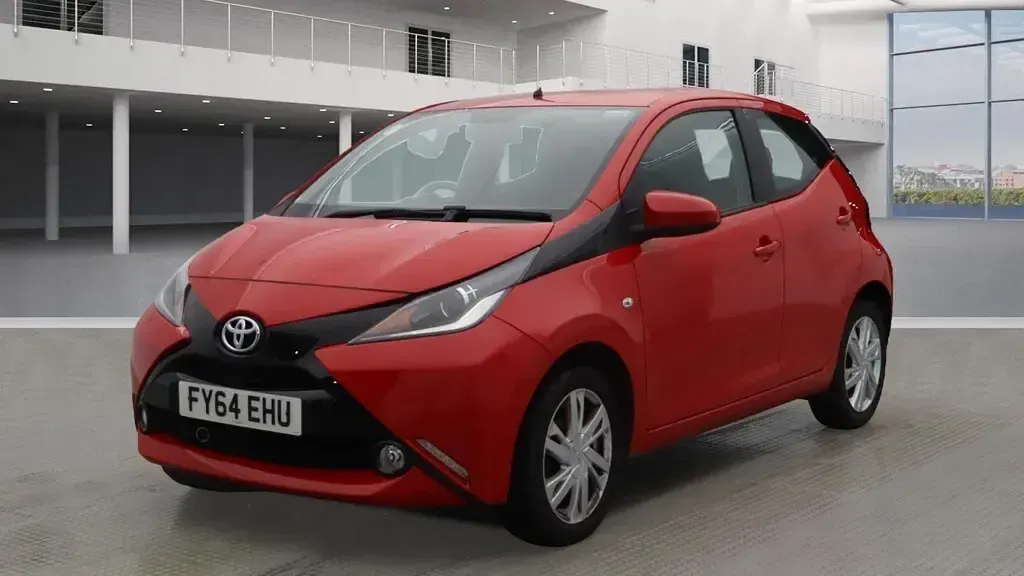 Used Toyota Aygo x-press 68 HP (50 kW) 2014 Red Hatchback
