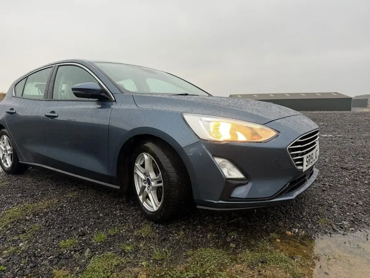 Used Ford Focus Zetec 120 HP (88 kW) 2019 Blue Hatchback