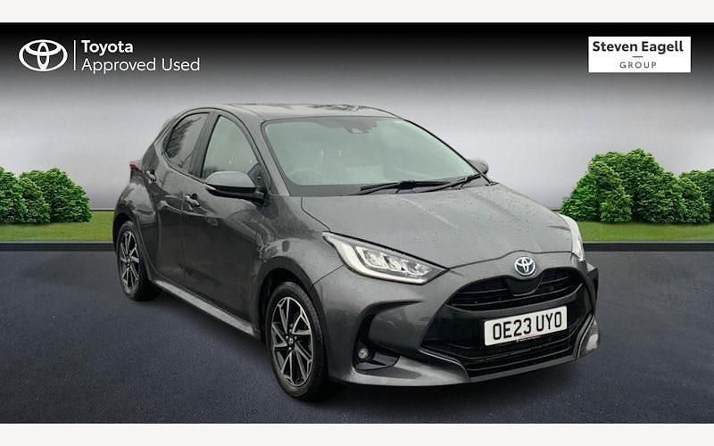Used 2025 Toyota Yaris Hybrid Design Hatchback | £17,409 (Good price) - Image 1/3