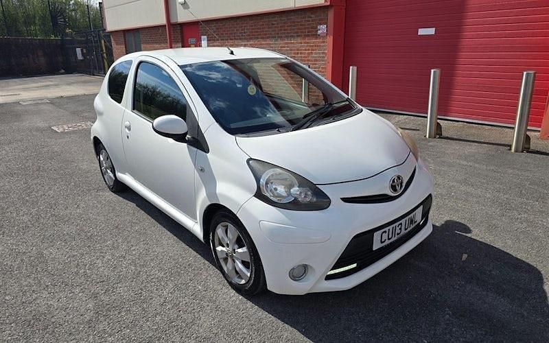 Used Toyota Aygo 68 HP (50 kW) 2012 White Hatchback
