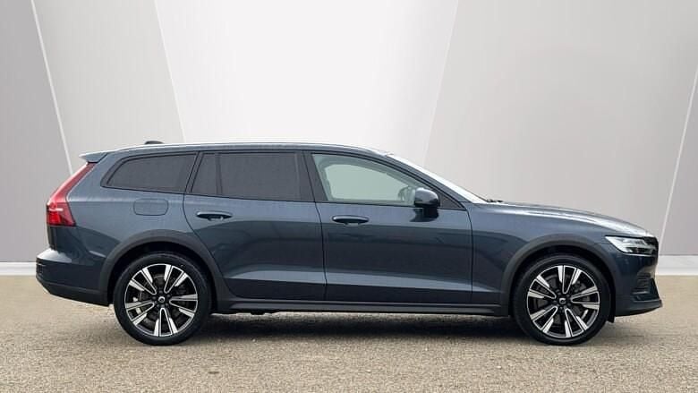 Used Volvo V60 CC 250 HP (183 kW) 2021 Estate