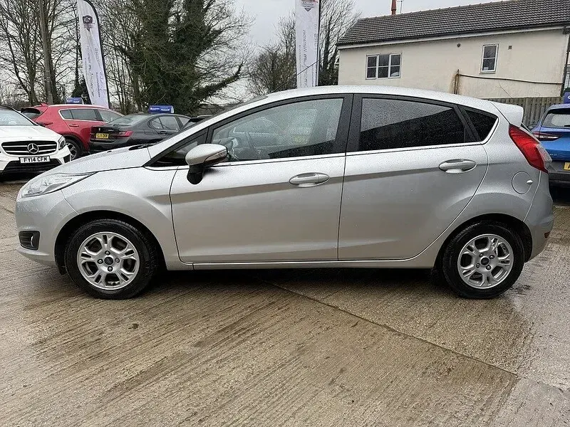 Used Ford Fiesta Titanium 75 HP (55 kW) 2015 Silver Hatchback