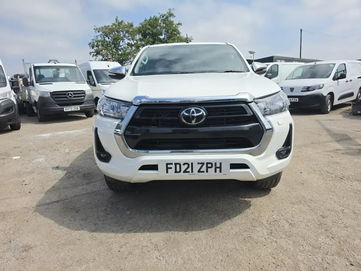 Used Toyota HiLux 150 HP (110 kW) 2021 White Pickup