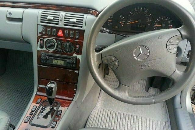 Used Mercedes E240 Elegance 170 HP (125 kW) 2001 Sedan