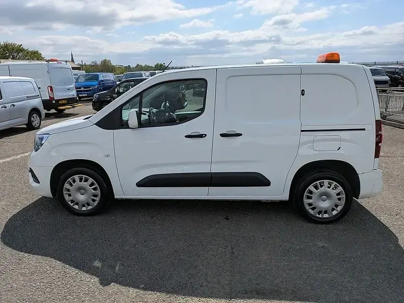 Used Vauxhall Combo Sportive 100 HP (73 kW) 2021 White MPV