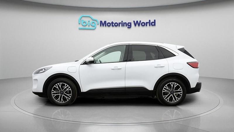 Used Ford Kuga Titanium 225 HP (165 kW) 2021 White SUV