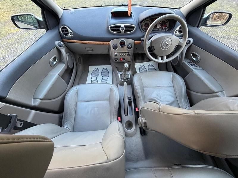 Used Renault Clio II Initiale 2007 Gold Hatchback