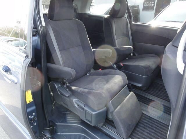 Begagnad Toyota Estima 2026 Grå