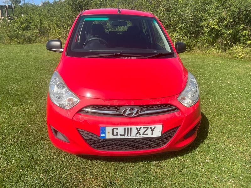 Used Hyundai i10 Classic 85 HP (62 kW) 2011 Red Hatchback