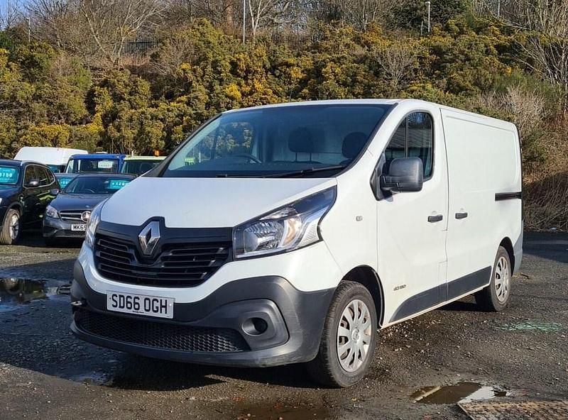 Used Renault Trafic Business 120 HP (88 kW) 2016 White MPV