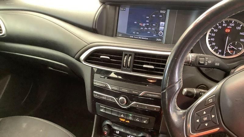 Used Infiniti Q30 109 HP (80 kW) 2017 Black Hatchback