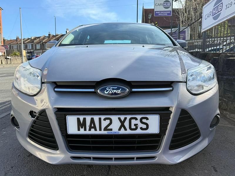 Usado Ford Focus 105 HP (77 kW) 2012 Prateado Citadino