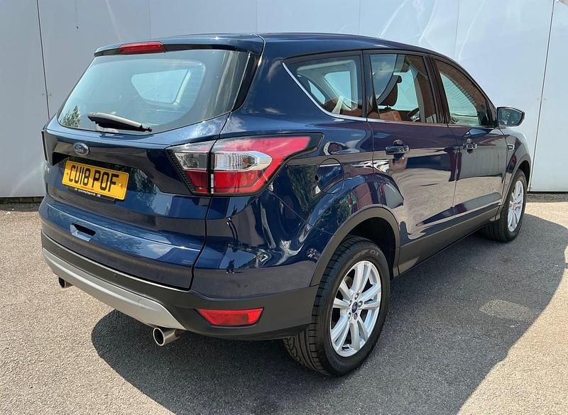 Usado Ford Kuga Zetec 150 HP (110 kW) 2018 Azul SUV
