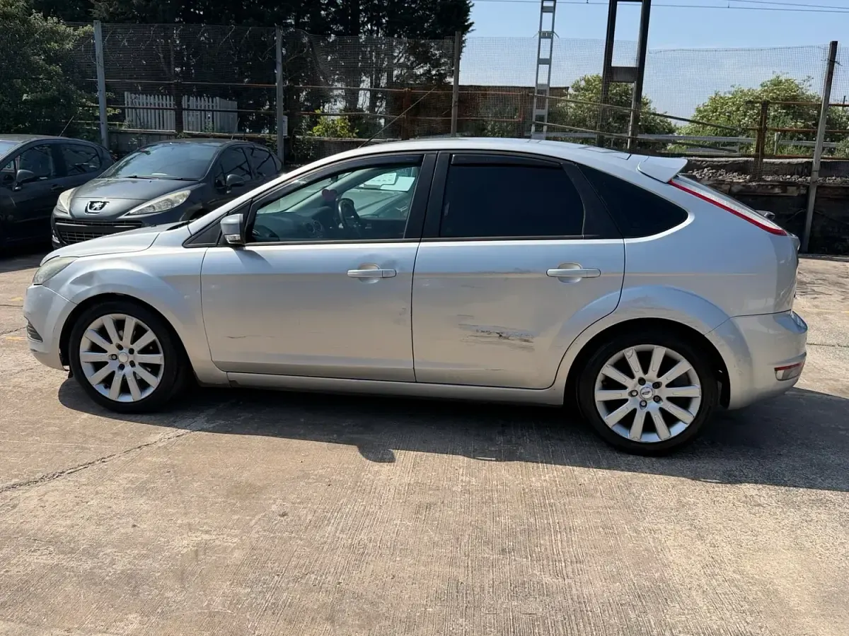 Used Ford Focus Zetec 2009 Silver Hatchback
