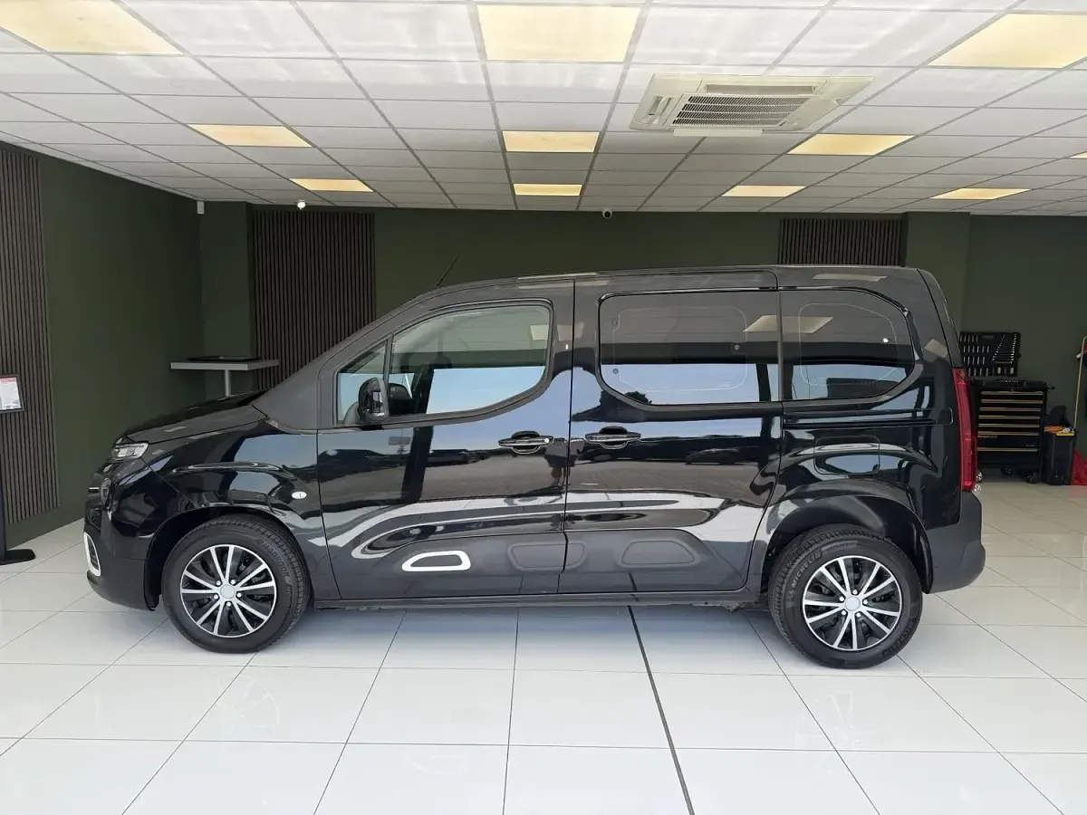 Used Citroën Berlingo Feel 101 HP (74 kW) 2019 Black MPV