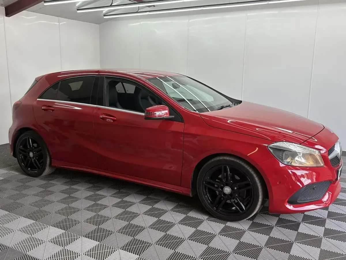 Used Mercedes A180 Executive 109 HP (80 kW) 2016 Red Hatchback