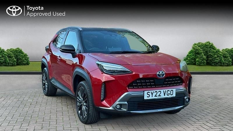 Scarlet flare bitone Used 2022 Toyota Yaris Hybrid Estate | £19,190 (Good price) - Image 1/4
