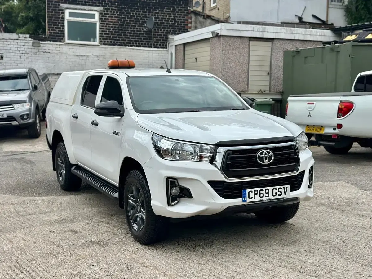 Used Toyota HiLux Active 150 HP (110 kW) 2020 White Pickup