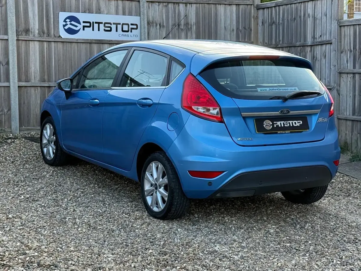 Usado Ford Fiesta Zetec 94 HP (69 kW) 2009 Azul Citadino