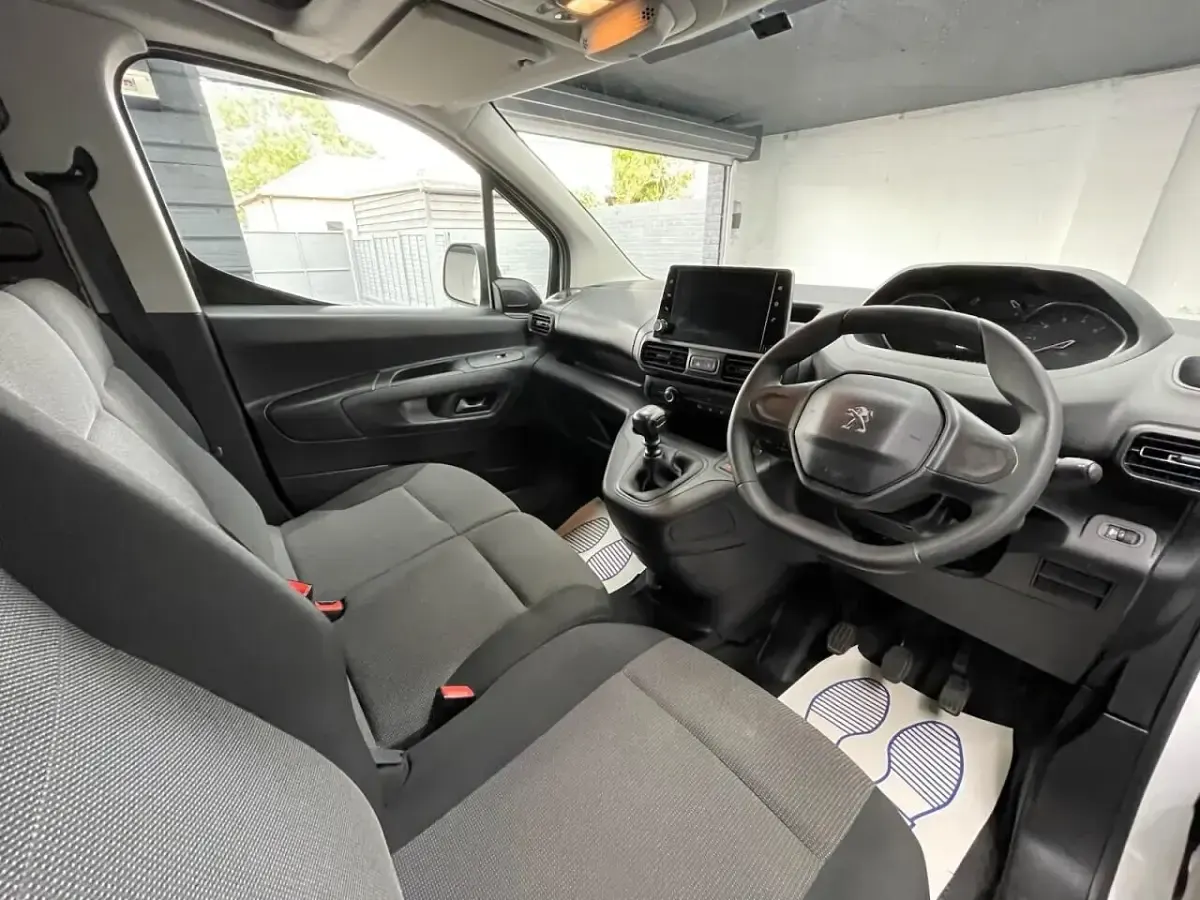 Used Peugeot Partner Premium 131 HP (96 kW) 2022 White MPV