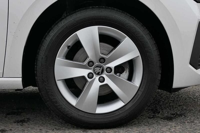 Used Skoda Scala SE 85 HP (62 kW) 2025 Candy white Hatchback