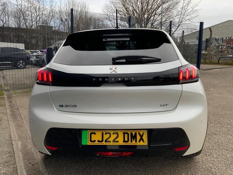 Used Peugeot e-208 GT 98 kW (134 HP) 2022 White Hatchback
