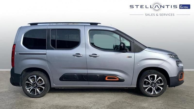 Used Citroën e-Berlingo XTR 98 kW (134 HP) 2021 Red MPV