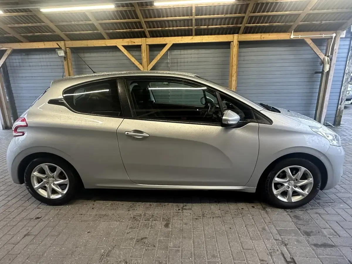 Used Peugeot 208 Active 2014 Silver Hatchback