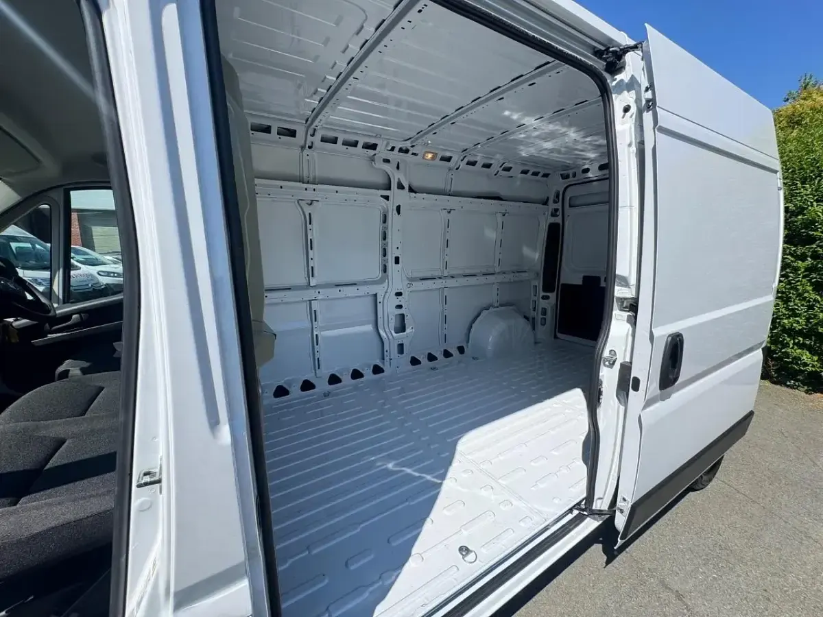 New Citroën Relay 138 HP (101 kW) 2026 White Van