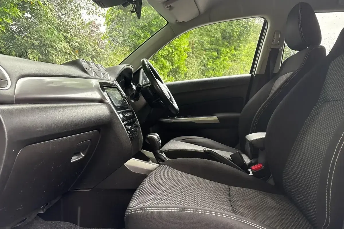 Used Suzuki Vitara SZ-T 116 HP (85 kW) 2022 White SUV