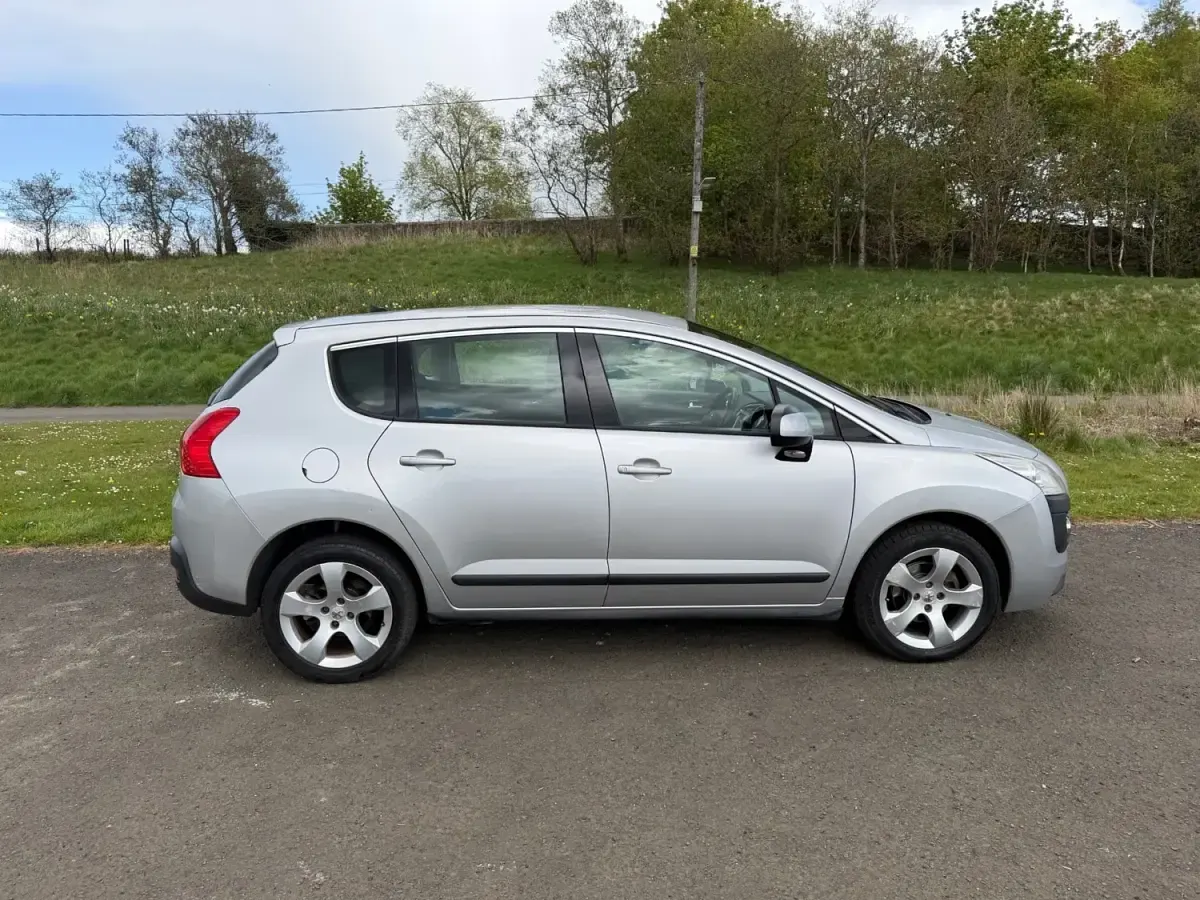 Second-hand Peugeot 3008 Active 113 CP (83 kW) 2012 Argintiu Break