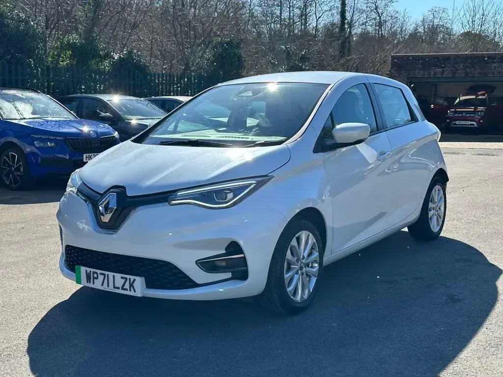 Used Renault Zoe Iconic 100 kW (136 HP) 2021 White Hatchback