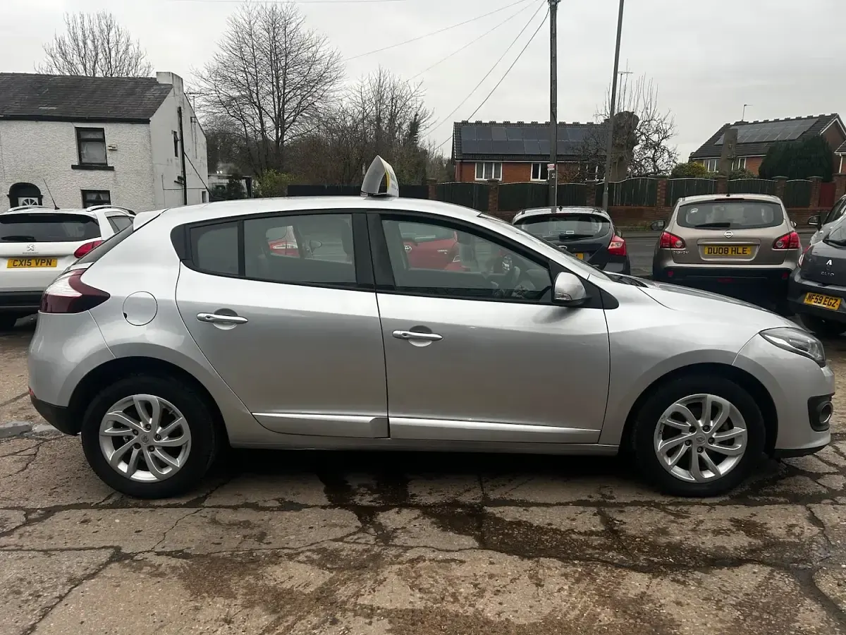Used Renault Mégane Dynamique 110 HP (80 kW) 2016 Silver Hatchback