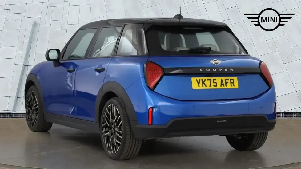 Used Mini Cooper Hatch 113 kW (154 HP) 2026 Blue Hatchback