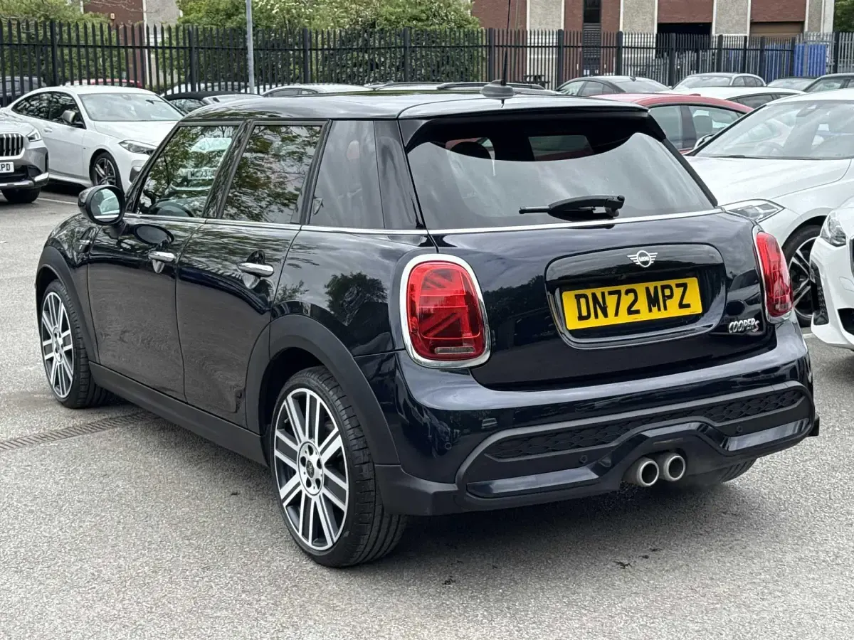 Begagnad Mini Cooper S Exclusive 176 HK (129 kW) 2022 Svart Halvkombi