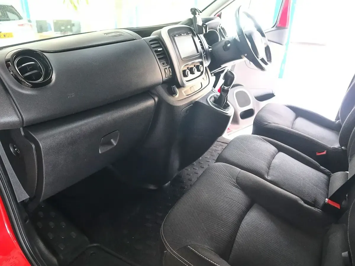 Used Renault Trafic 2020 Red MPV
