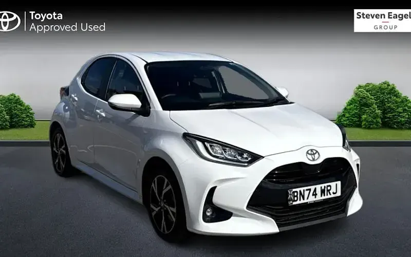 Usado Toyota Yaris Hybrid Design 116 HP (85 kW) 2026 Citadino